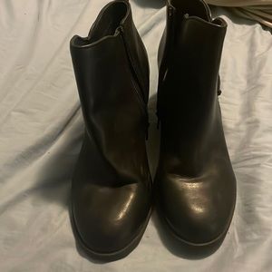Black Zippered Ankle Booties Report Size 11